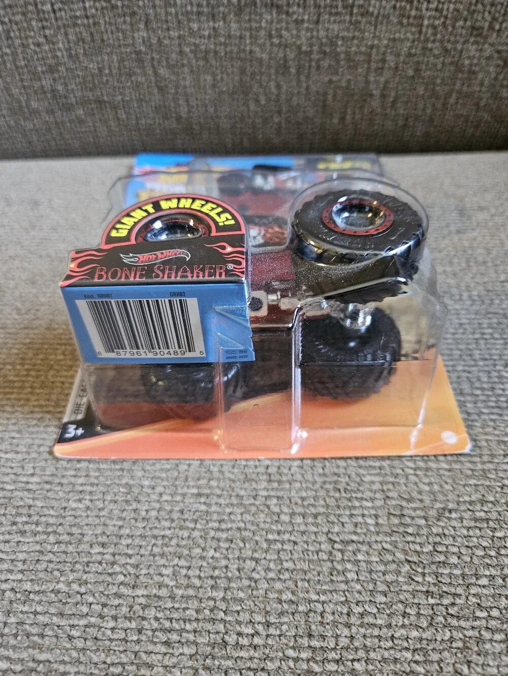 NEW Hot Wheels Monster Trucks Bone Shaker & Diecast Car